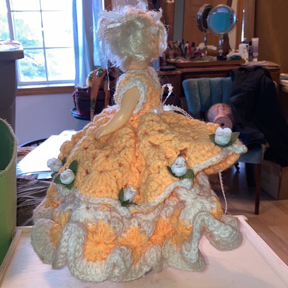 Vintage handmade toilet paper bottle topper
Peach and white - Picture 3 of 4